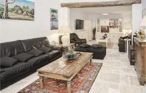 Amazing home in Aix en Provence with 4 Bedrooms, WiFi and Private swimming pool