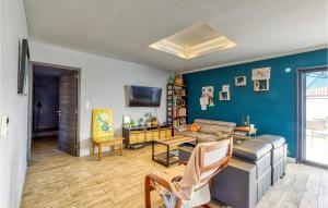 Amazing home in Albi with Outdoor swimming pool, Private swimming pool and 4 Bedrooms