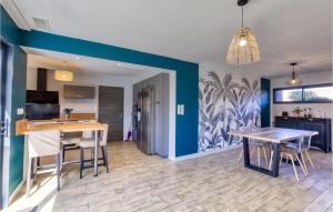 Amazing home in Albi with Outdoor swimming pool, Private swimming pool and 4 Bedrooms