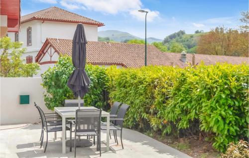 Amazing home in Aldudes with Internet and 2 Bedrooms