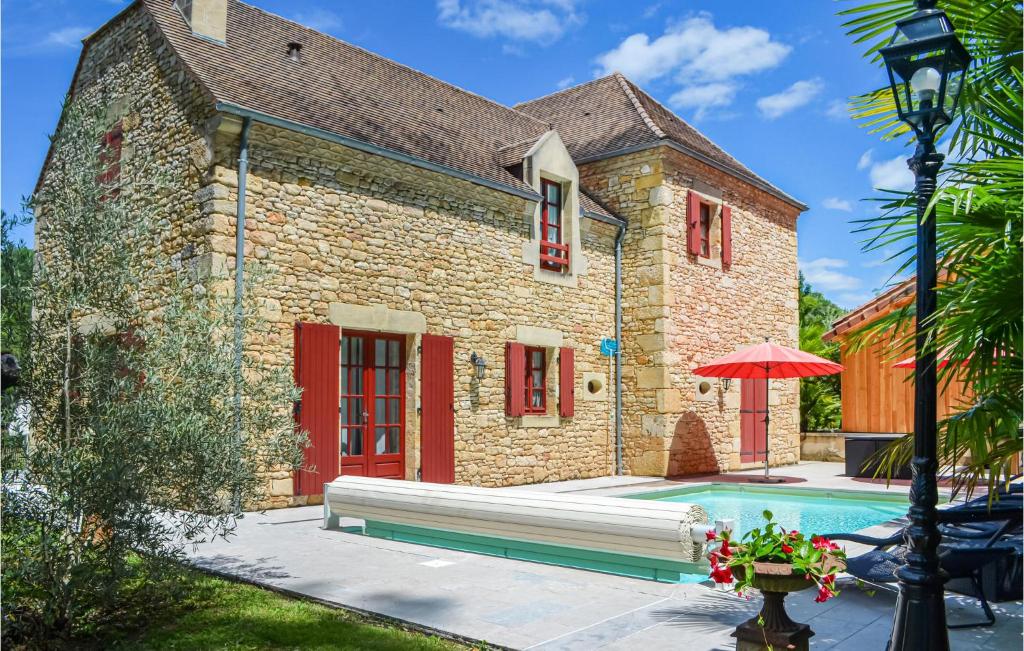 Maison de vacances Amazing home in Allas with 4 Bedrooms, WiFi and Outdoor swimming pool  24200 Le Clos d\'Allas