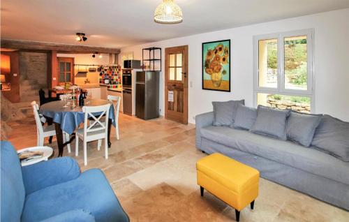 Amazing home in Apt with 2 Bedrooms