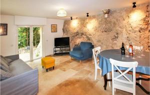 Maison de vacances Amazing home in Apt with 2 Bedrooms  84400 Apt Provence-Alpes-Côte d\'Azur