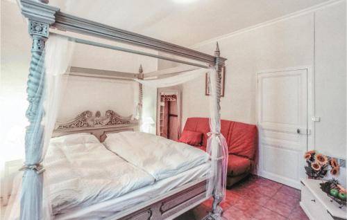 Amazing home in Ardentes with 7 Bedrooms and Outdoor swimming pool
