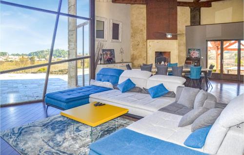 Amazing home in Aspiran with WiFi, Private swimming pool and 6 Bedrooms