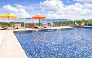 Amazing home in Aspiran with WiFi, Private swimming pool and 6 Bedrooms