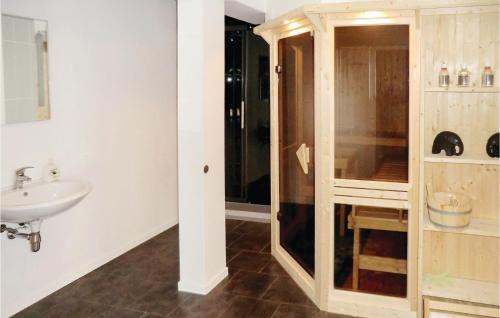 Amazing home in Auerbach with 16 Bedrooms, Sauna and WiFi