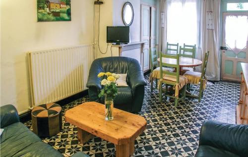 Amazing home in Auxi le Chteau with 2 Bedrooms and WiFi