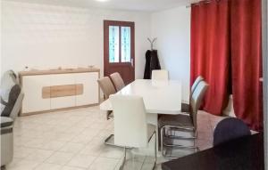 Amazing home in Baix with WiFi, 4 Bedrooms and Outdoor swimming pool