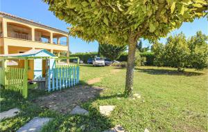 Amazing home in Baix with WiFi, 4 Bedrooms and Outdoor swimming pool