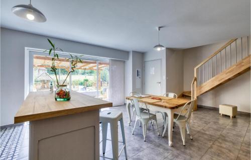 Amazing home in Baraqueville with WiFi and 3 Bedrooms
