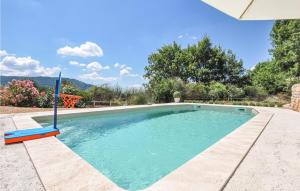 Amazing home in Bargemon with 3 Bedrooms, Outdoor swimming pool and Swimming pool
