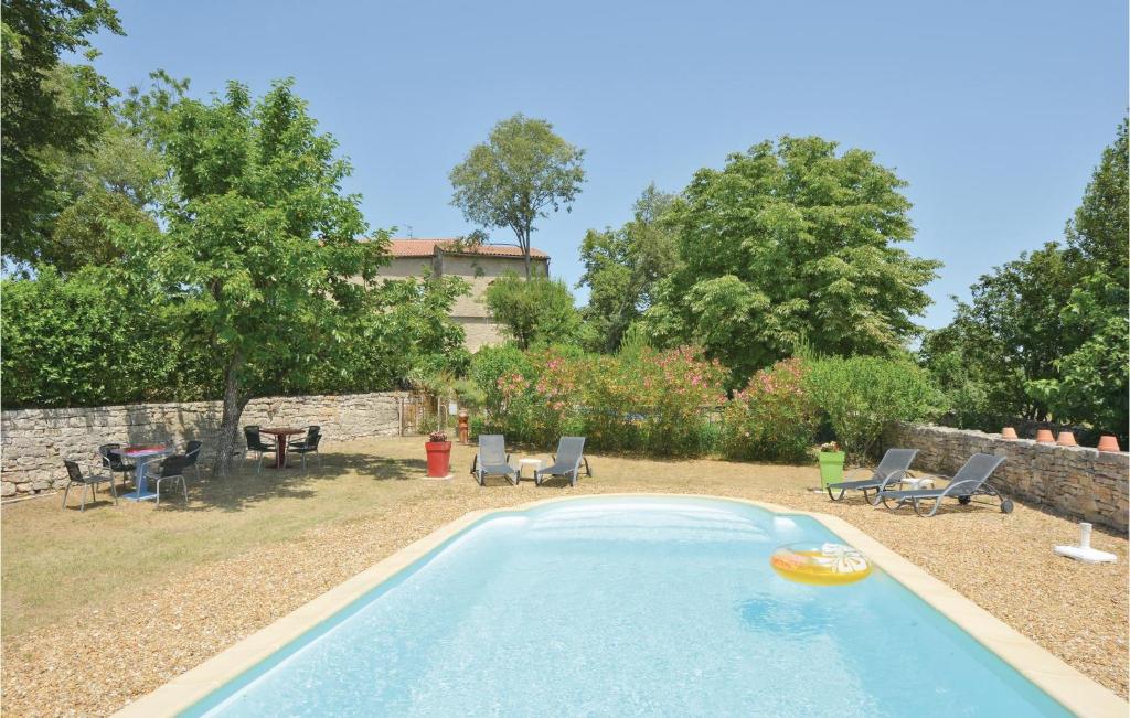 Amazing home in Barjac with 3 Bedrooms, WiFi and Outdoor swimming pool , 30430 Barjac
