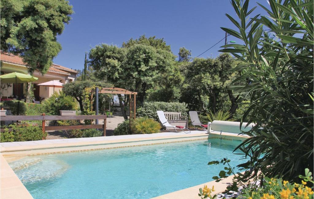 Maison de vacances Amazing home in Bdarrides with WiFi, Private swimming pool and Outdoor swimming pool  84370 Bédarrides