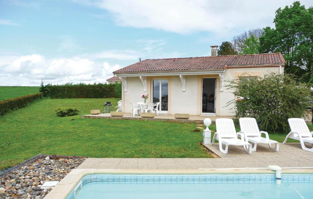 Maison de vacances Amazing home in Beauville with 2 Bedrooms, Private swimming pool and Outdoor swimming pool  47470 Beauville