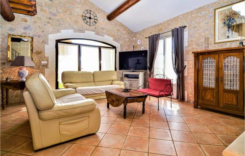 Amazing home in Boulbon with 4 Bedrooms, WiFi and Outdoor swimming pool