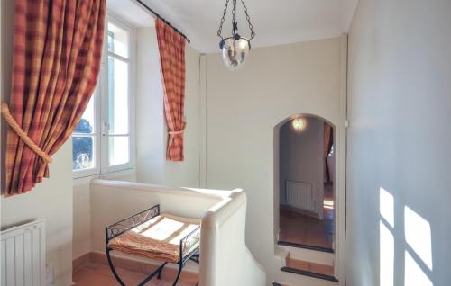Amazing home in Cabris with 3 Bedrooms, WiFi and Outdoor swimming pool