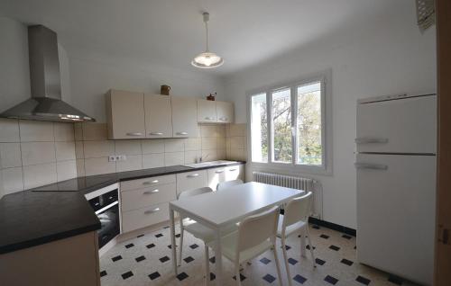 Amazing home in Caromb with 3 Bedrooms and WiFi
