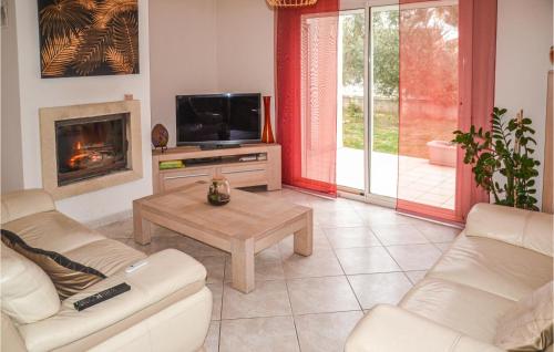 Amazing home in Castries with Outdoor swimming pool, WiFi and 2 Bedrooms