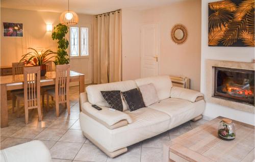 Amazing home in Castries with Outdoor swimming pool, WiFi and 2 Bedrooms