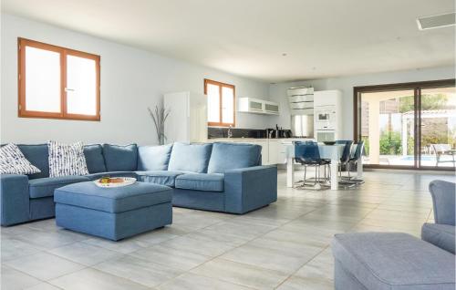 Amazing home in Caunes Minervois with 3 Bedrooms, WiFi and Outdoor swimming pool