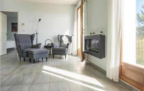 Amazing home in Caunes Minervois with 3 Bedrooms, WiFi and Outdoor swimming pool