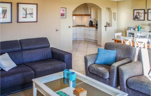 Amazing home in Caunes Minervois with 4 Bedrooms, Private swimming pool and Outdoor swimming pool
