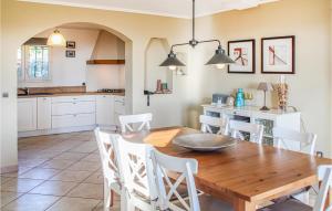 Amazing home in Caunes Minervois with 4 Bedrooms, Private swimming pool and Outdoor swimming pool