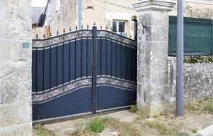 Amazing home in Channay-sur-Lathan with WiFi and 3 Bedrooms