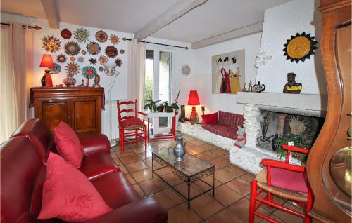 Amazing home in Cheval-Blanc with Outdoor swimming pool, WiFi and Private swimming pool