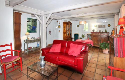 Amazing home in Cheval-Blanc with Outdoor swimming pool, WiFi and Private swimming pool
