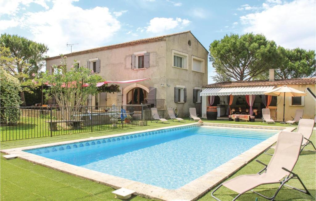 Amazing home in Chteaurenard with 4 Bedrooms, Private swimming pool and Outdoor swimming pool , 13160 Châteaurenard