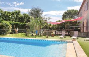 Amazing home in Chteaurenard with 4 Bedrooms, Private swimming pool and Outdoor swimming pool