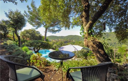 Amazing home in Claviers with 3 Bedrooms, Private swimming pool and Outdoor swimming pool