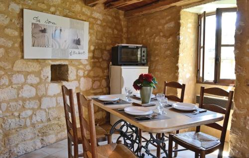 Amazing home in Cnac-et-Saint-Julien with 2 Bedrooms, Outdoor swimming pool and WiFi