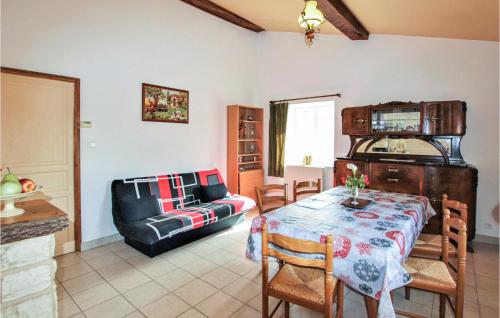 Amazing home in Comps with WiFi and 1 Bedrooms