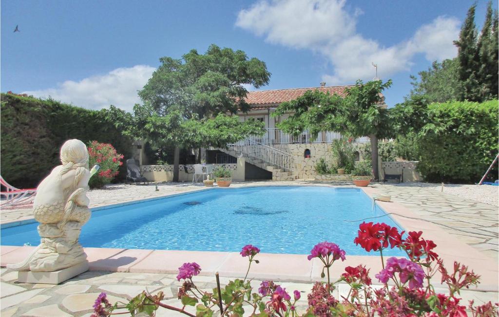 Amazing home in Creissan with 3 Bedrooms, WiFi and Outdoor swimming pool , 34370 Creissan