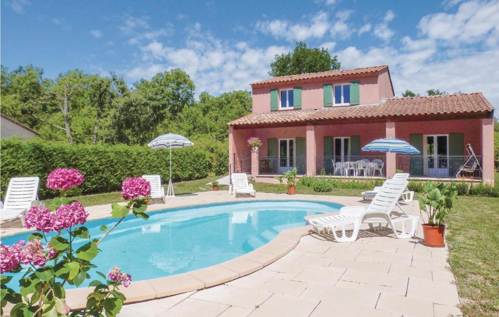 Maison de vacances Amazing home in Creste with 4 Bedrooms and Outdoor swimming pool  04280 Céreste