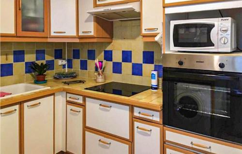 Amazing home in Creste with WiFi and 4 Bedrooms