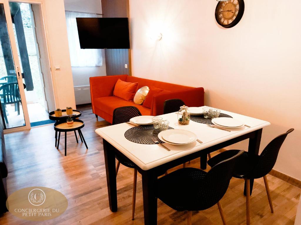 Amazing home in Creste with WiFi and 4 Bedrooms