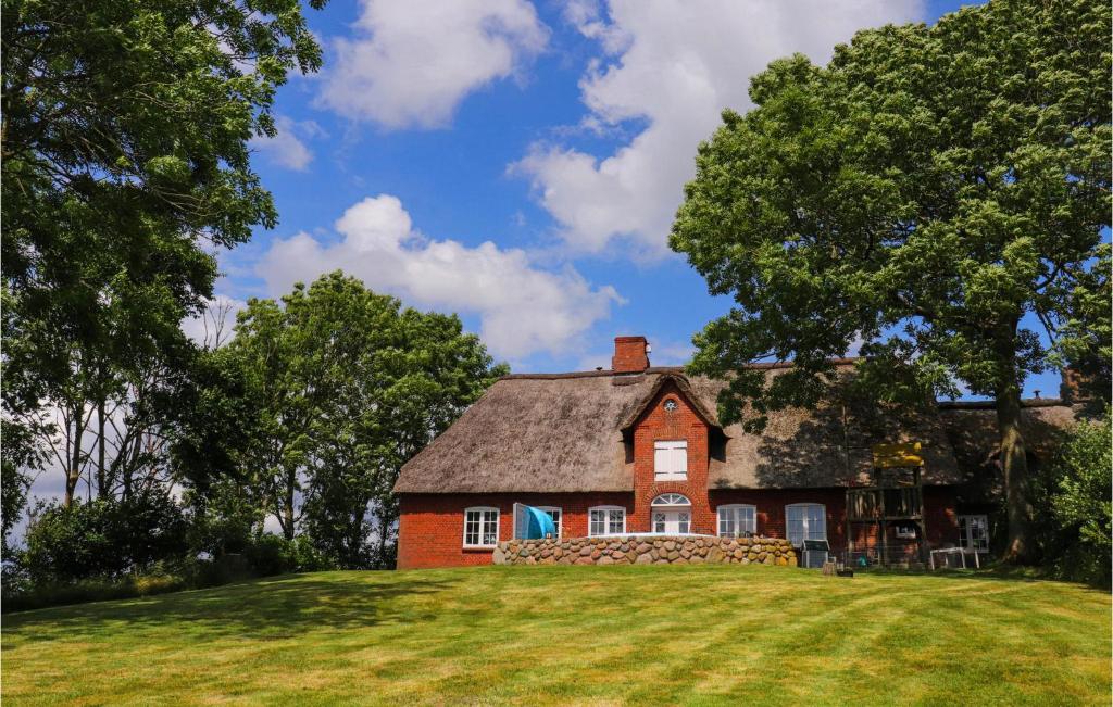 Amazing home in Dagebll with 3 Bedrooms, Sauna and WiFi , 25899 Bongsiel