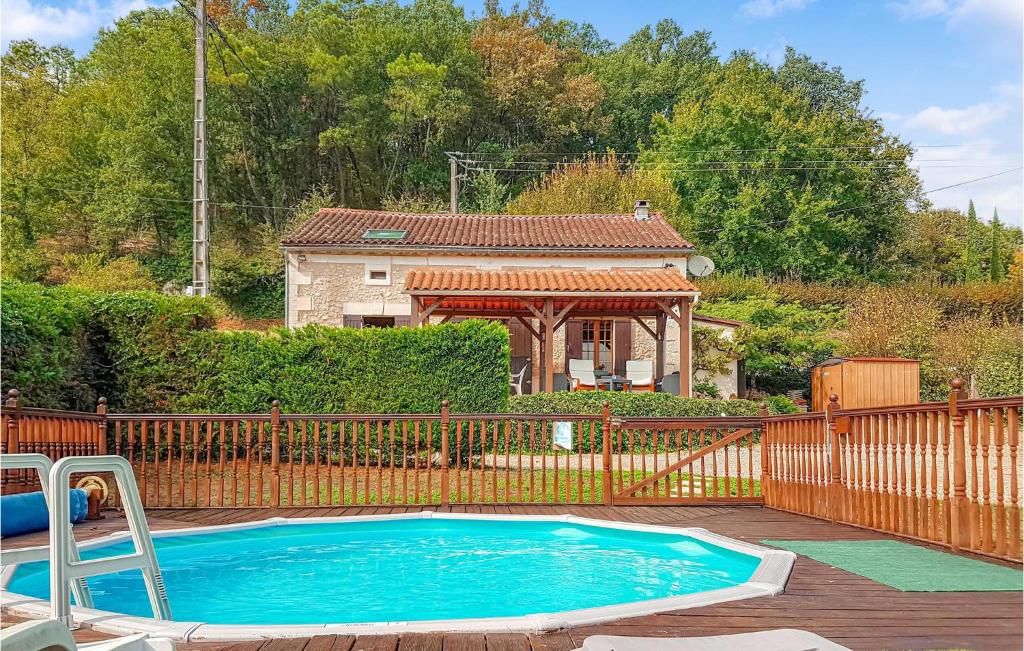 Amazing home in Douzillac with 4 Bedrooms and Outdoor swimming pool , 24190 Douzillac
