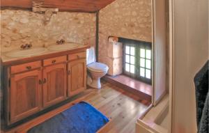 Amazing home in Douzillac with 4 Bedrooms and Outdoor swimming pool