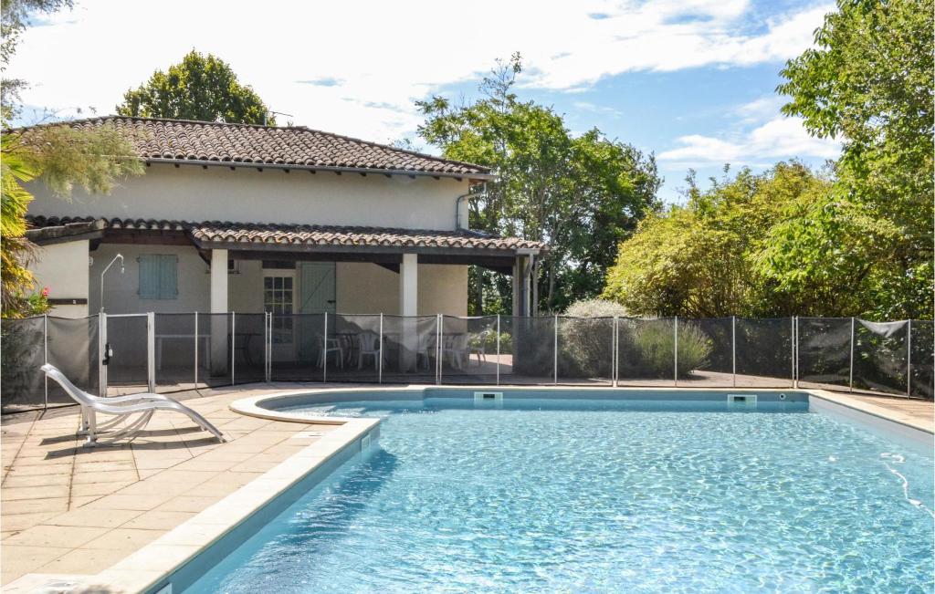 Amazing home in Durfort Lacapelette with 3 Bedrooms, Internet and Outdoor swimming pool , 82390 Durfort