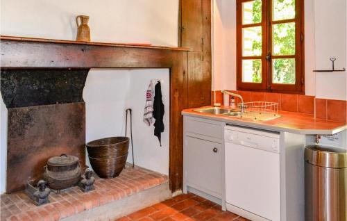 Amazing home in Durfort Lacapelette with 3 Bedrooms, Internet and Outdoor swimming pool