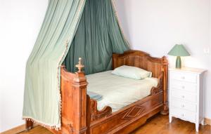 Amazing home in Durfort Lacapelette with 3 Bedrooms, Internet and Outdoor swimming pool