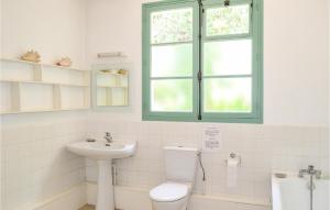 Amazing home in Durfort Lacapelette with 3 Bedrooms, Internet and Outdoor swimming pool