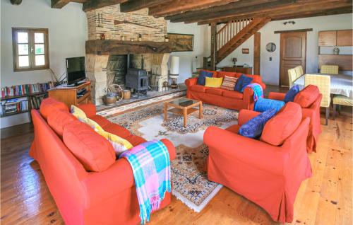 Amazing home in Eglise Neuve DIssac with 5 Bedrooms, WiFi and Outdoor swimming pool