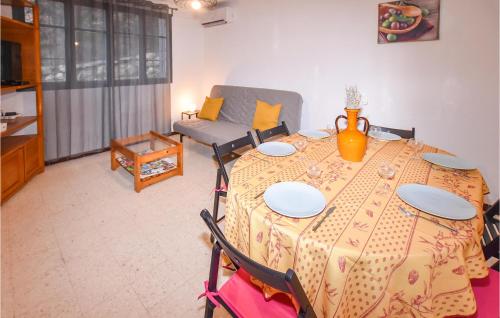 Amazing home in Entrechaux with 2 Bedrooms, Private swimming pool and Outdoor swimming pool