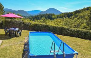 Amazing home in Entrechaux with 2 Bedrooms, Private swimming pool and Outdoor swimming pool